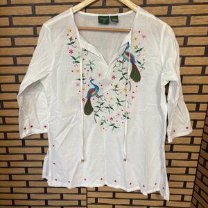 Mountain Lake White Embroidered Top Size‎ Small